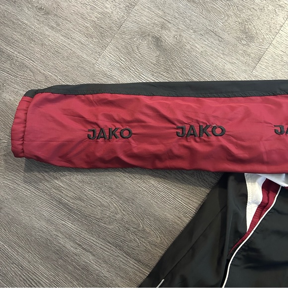 Retro FC Barcelona Reversible Bomber Jacket - Picture 10 of 12